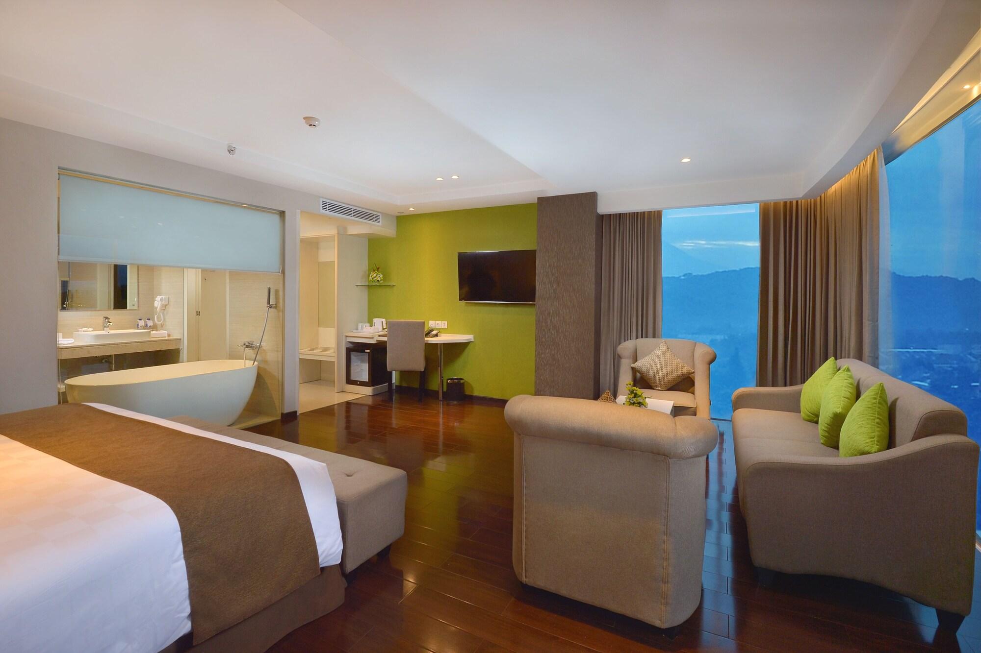 Platinum Adisucipto Hotel & Conference Center Kalasan Exterior foto