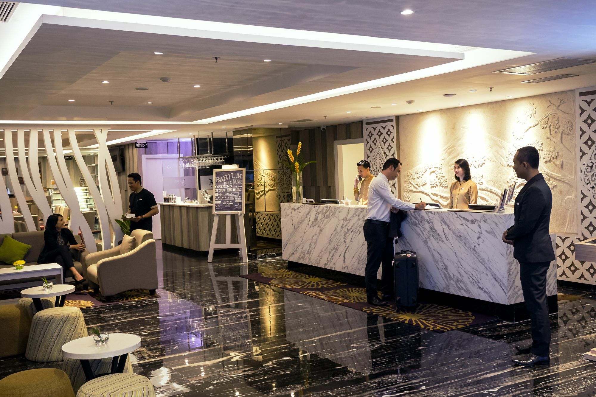 Platinum Adisucipto Hotel & Conference Center Kalasan Exterior foto